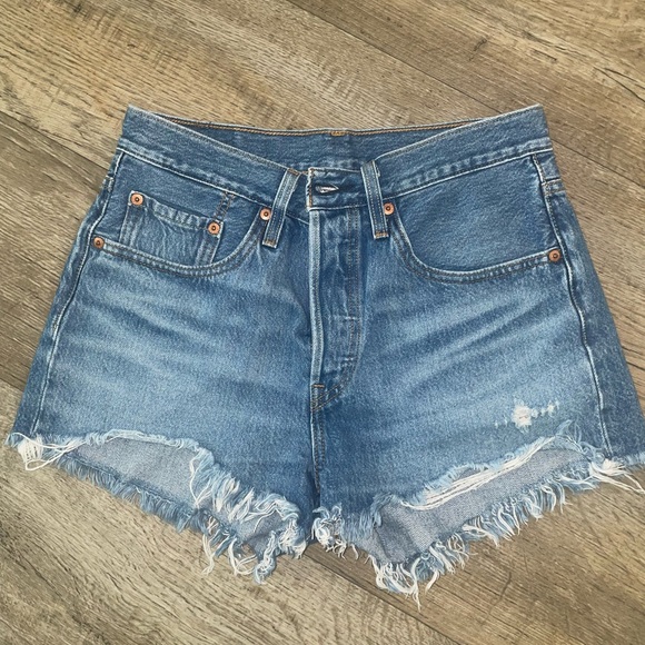 Women’s 501 Levi shorts - Picture 1 of 4